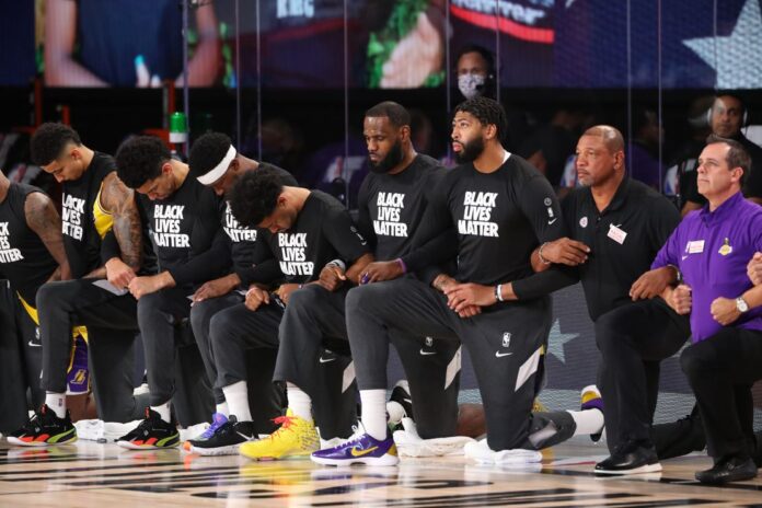 200730222112-01b-lakers-kneel-0730